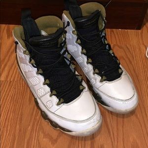 Jordan 9 Staute